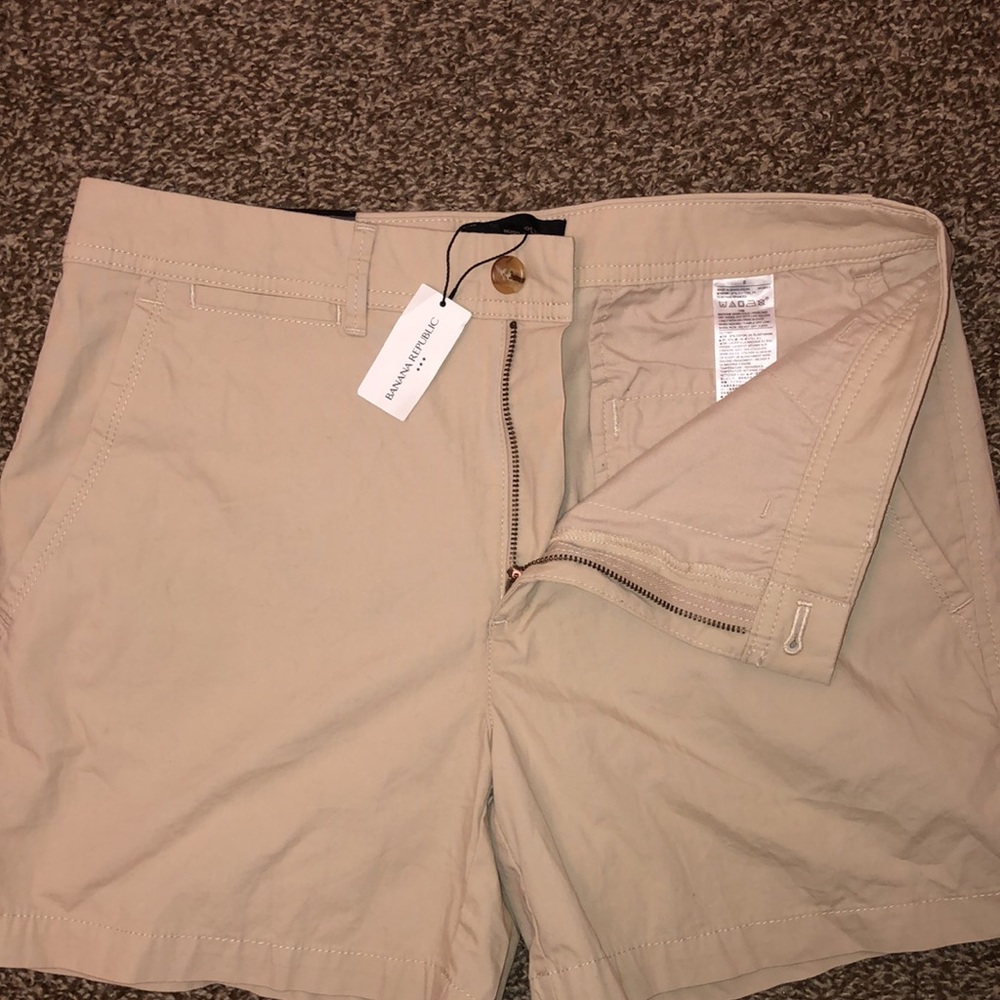 Banana Republic shorts NWT mid length cargo light